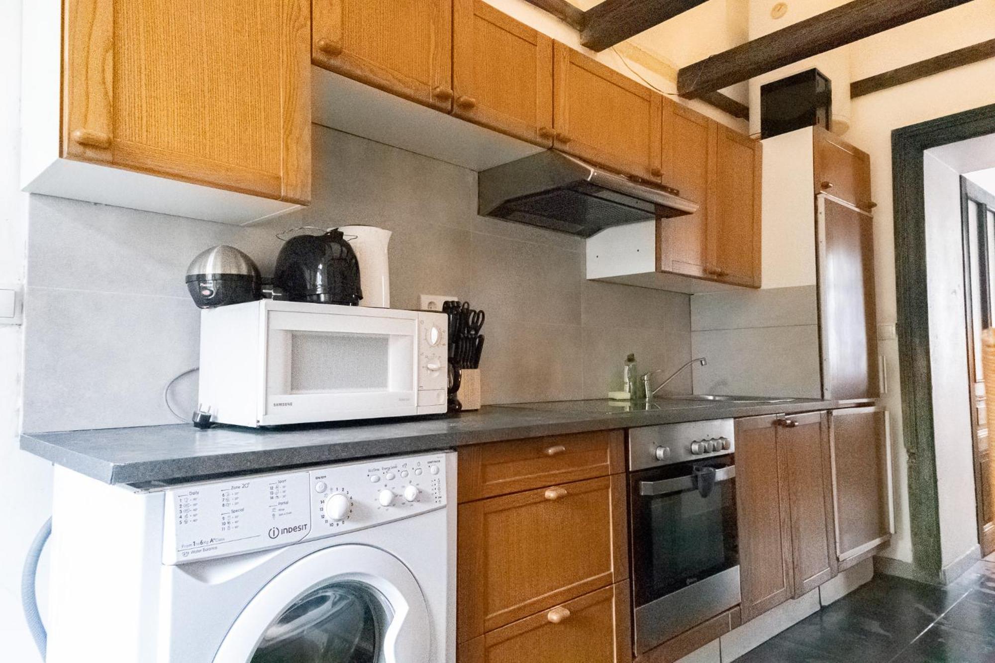 Friendly 2Br Apt- Near U6 Station Am Schoepfwerk فيينا المظهر الخارجي الصورة